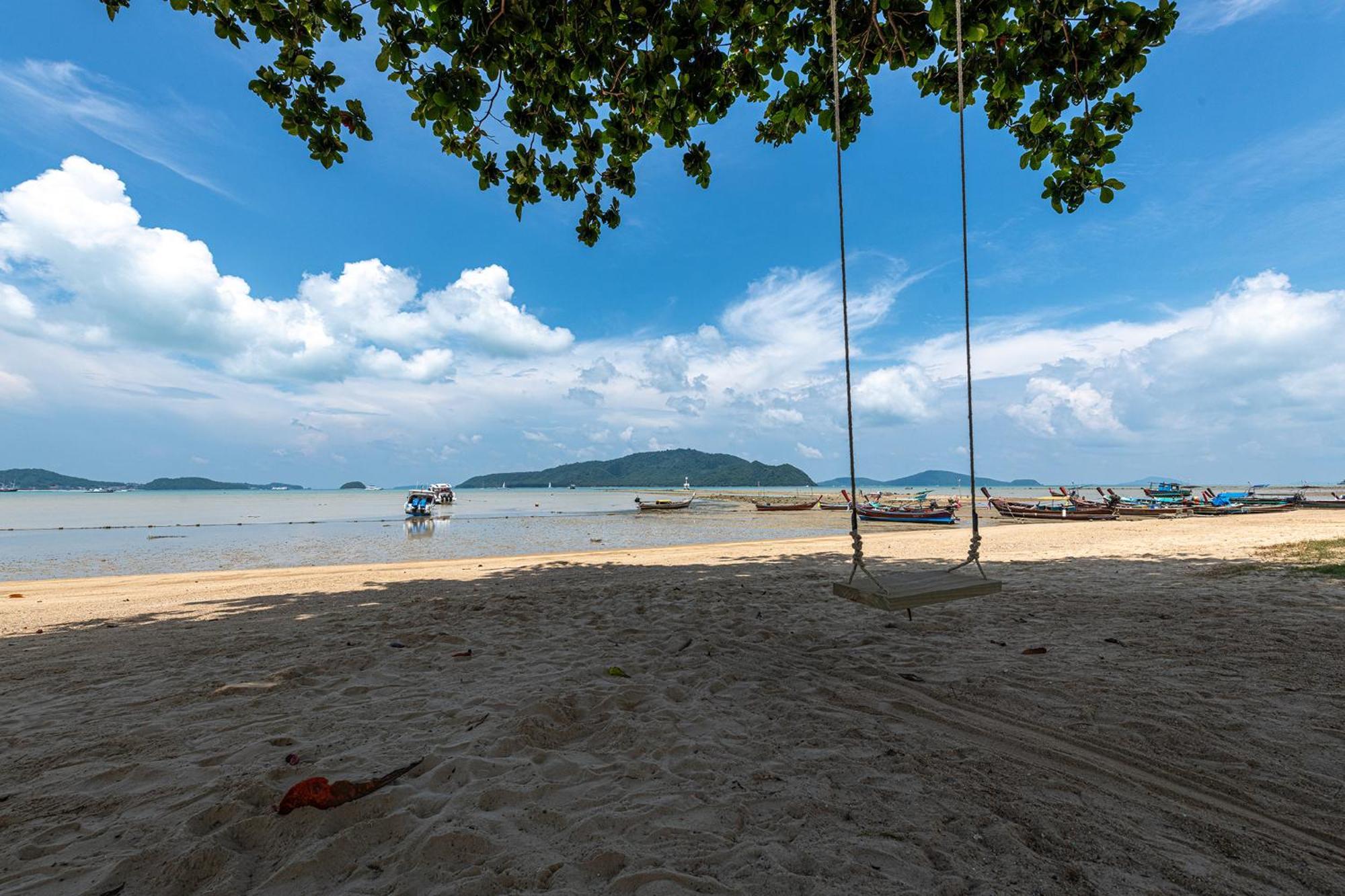 Blue Beach Grand Resort And Spa In Chalong Phuket By Dayuu Ban Saiyuan Extérieur photo