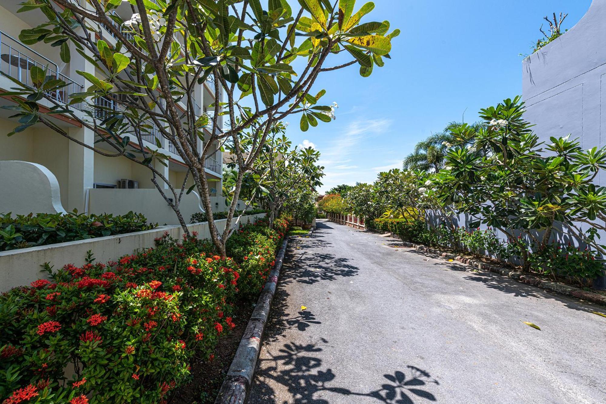Blue Beach Grand Resort And Spa In Chalong Phuket By Dayuu Ban Saiyuan Extérieur photo