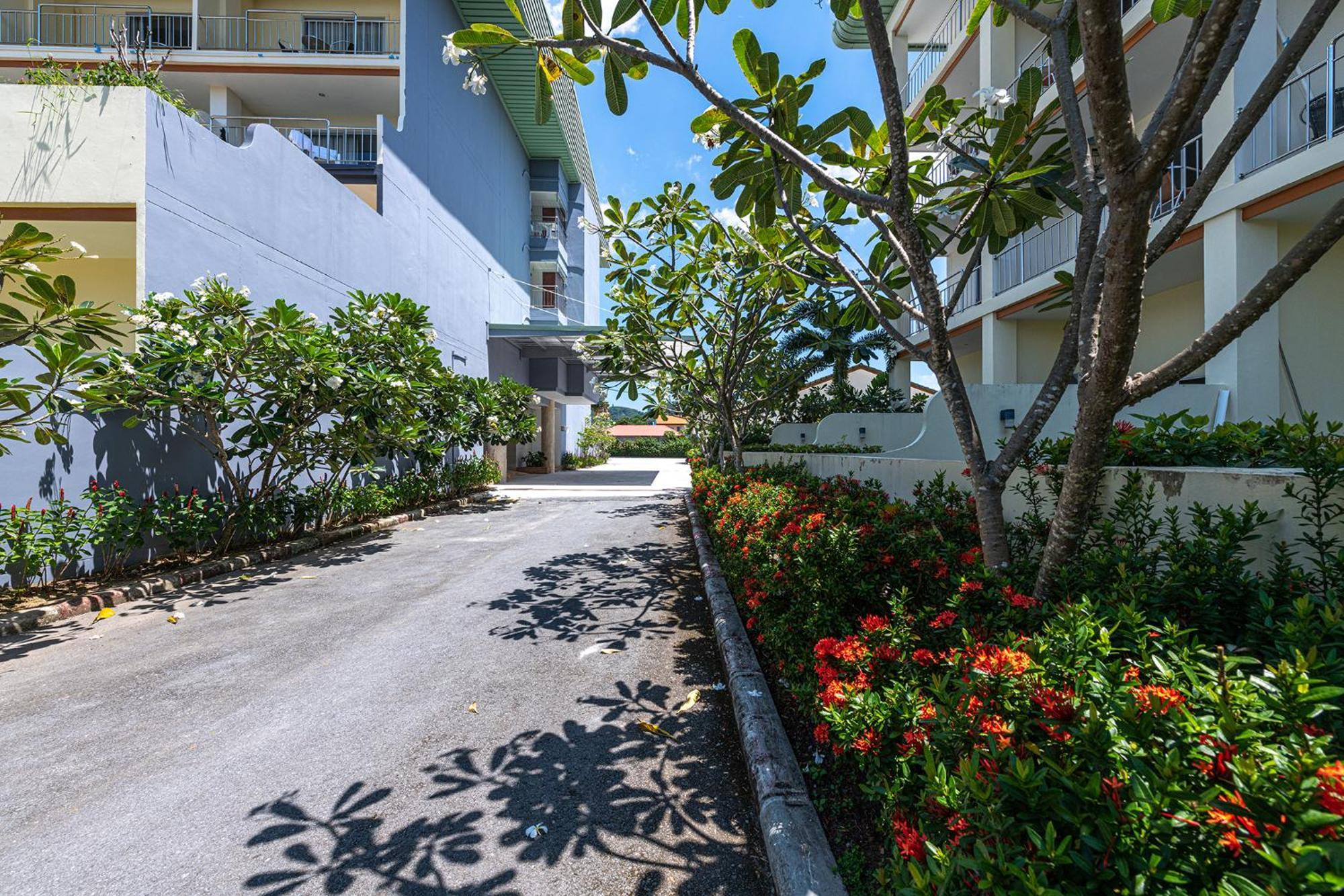 Blue Beach Grand Resort And Spa In Chalong Phuket By Dayuu Ban Saiyuan Extérieur photo
