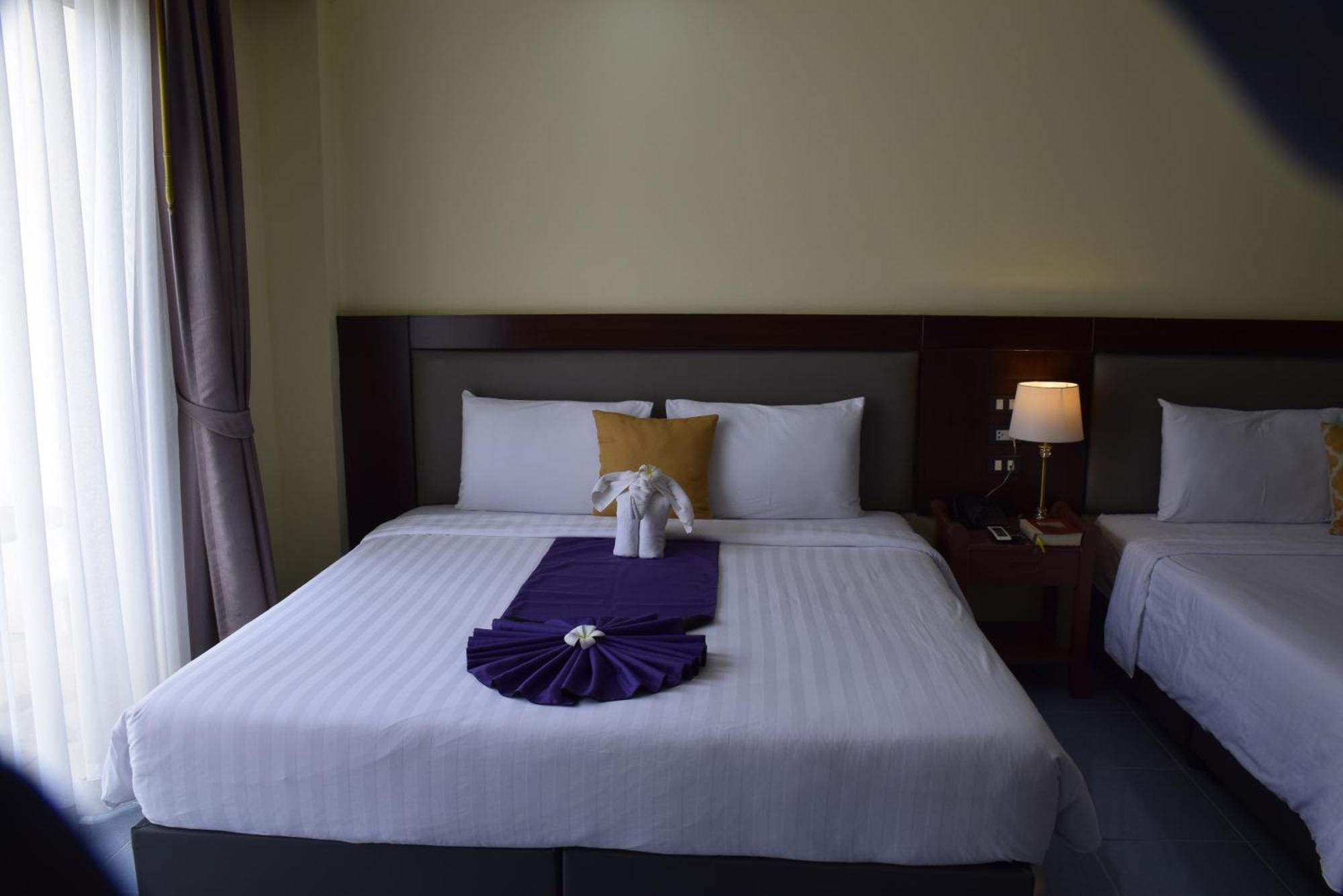 Blue Beach Grand Resort And Spa In Chalong Phuket By Dayuu Ban Saiyuan Extérieur photo