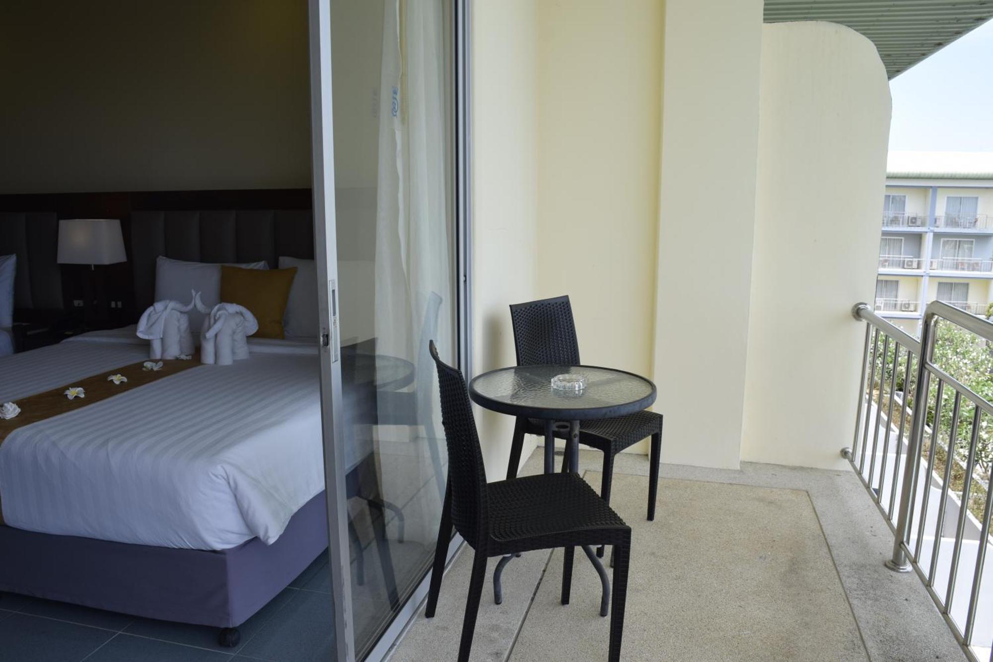 Blue Beach Grand Resort And Spa In Chalong Phuket By Dayuu Ban Saiyuan Extérieur photo