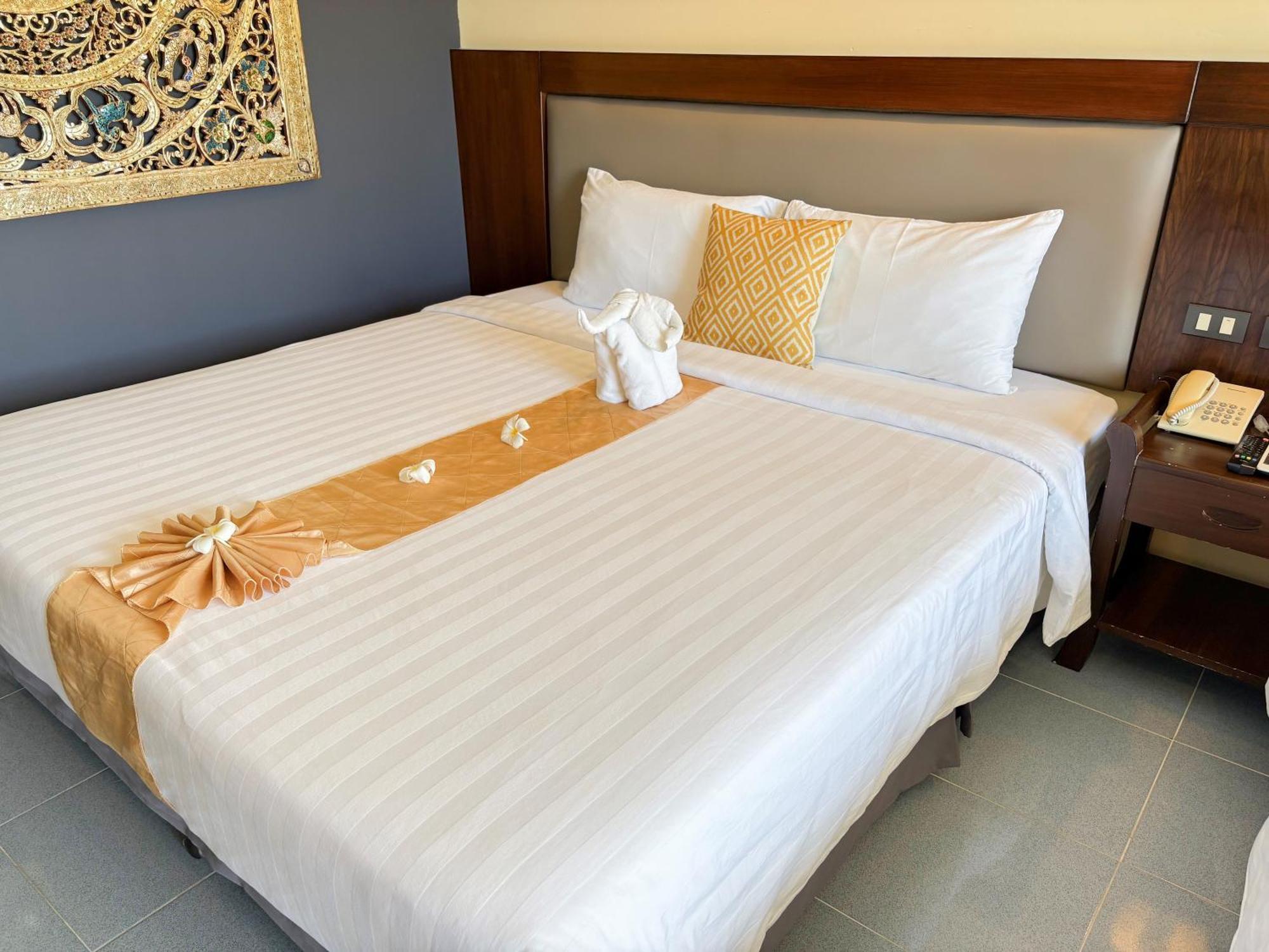 Blue Beach Grand Resort And Spa In Chalong Phuket By Dayuu Ban Saiyuan Extérieur photo